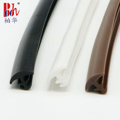 Schlitz-Art PVC-Türdichtungs-Streifen-fester Bogen formte 8*2mm Mehrfarben gestützt
